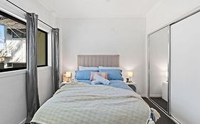 Spacious 2B2B Apt Close To Cbd - Free Parking